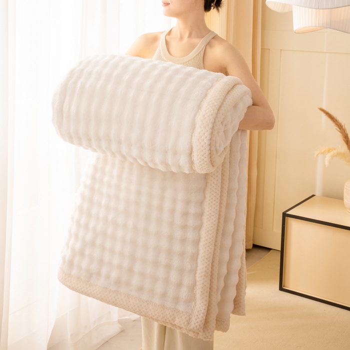 91家纺网 家纺一手货源 找家纺 爱彼家纺 2025热门冬季新款玉兔云绒毛毯单盖毯-多主图系列一 玉兔云绒-米白