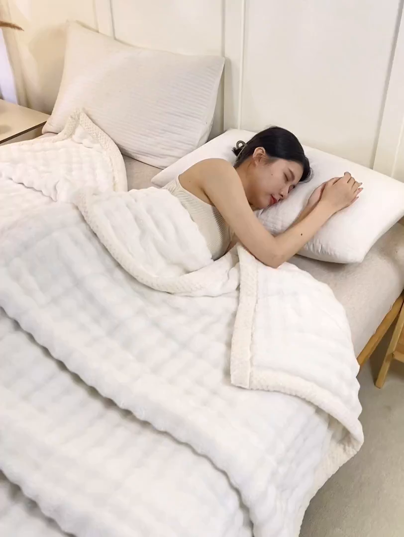 91家纺网 家纺一手货源 找家纺 爱彼家纺 2025热门冬季新款玉兔云绒毛毯单盖毯-多主图系列一 玉兔云绒-米白