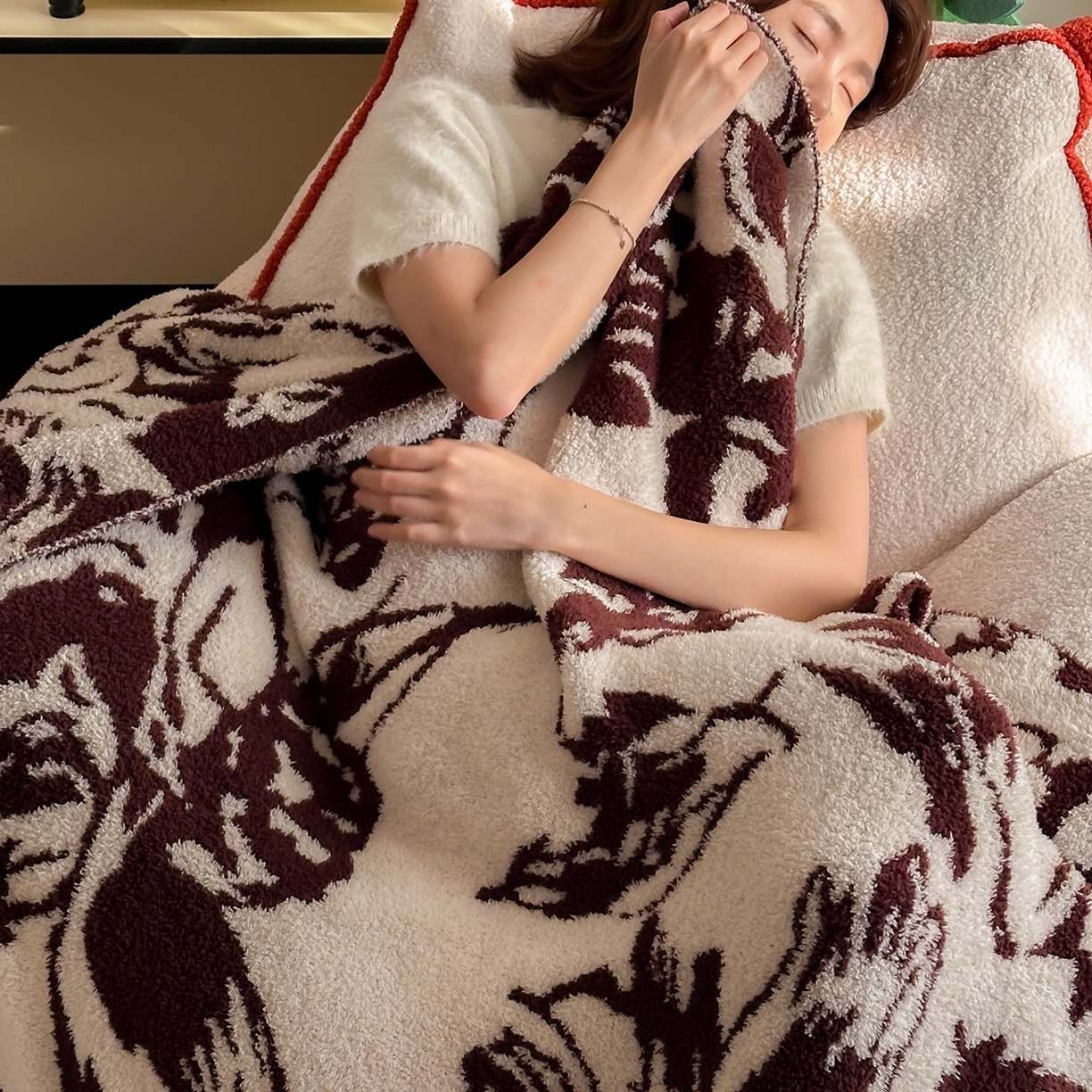 91家纺网 家纺一手货源 找家纺 多乐娜 2025新款原创设计半边绒毛毯盖毯沙发毯毯子 罗马假日