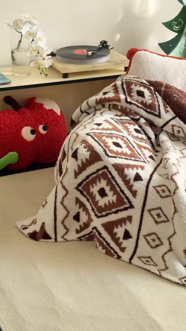 91家纺网 家纺一手货源 找家纺 多乐娜 2025新款原创设计半边绒毛毯盖毯沙发毯毯子 费尔岛咖