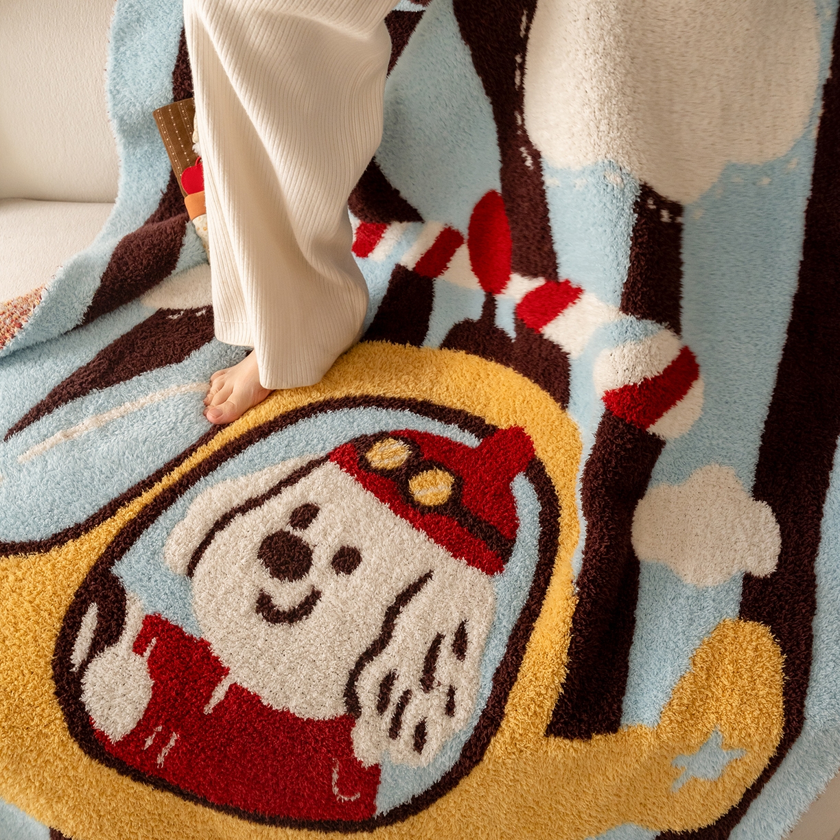 91家纺网 家纺一手货源 找家纺 多乐娜 2025新款原创设计半边绒毛毯盖毯沙发毯毯子 飞行日记