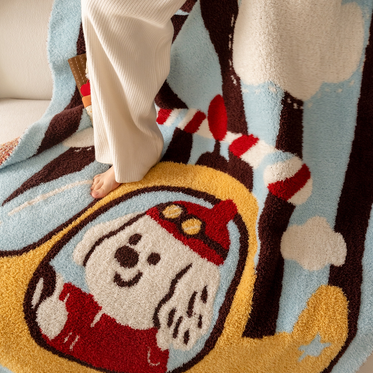 91家纺网 家纺一手货源 找家纺 多乐娜 2025新款原创设计半边绒毛毯盖毯沙发毯毯子 飞行日记