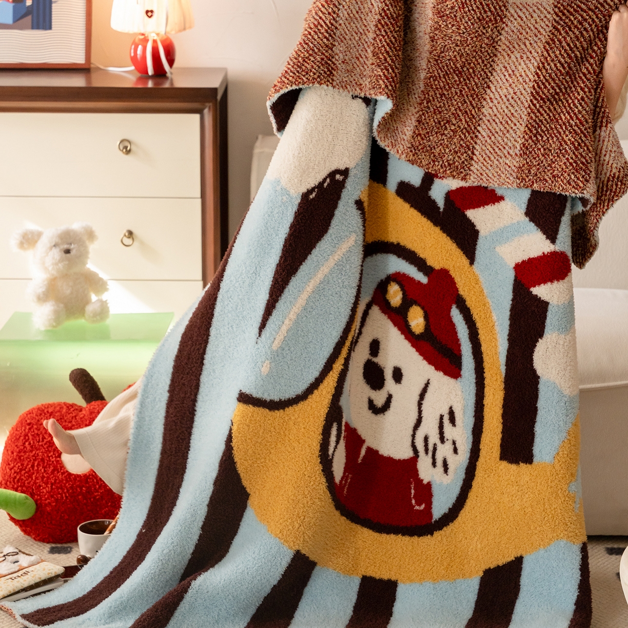 91家纺网 家纺一手货源 找家纺 多乐娜 2025新款原创设计半边绒毛毯盖毯沙发毯毯子 飞行日记