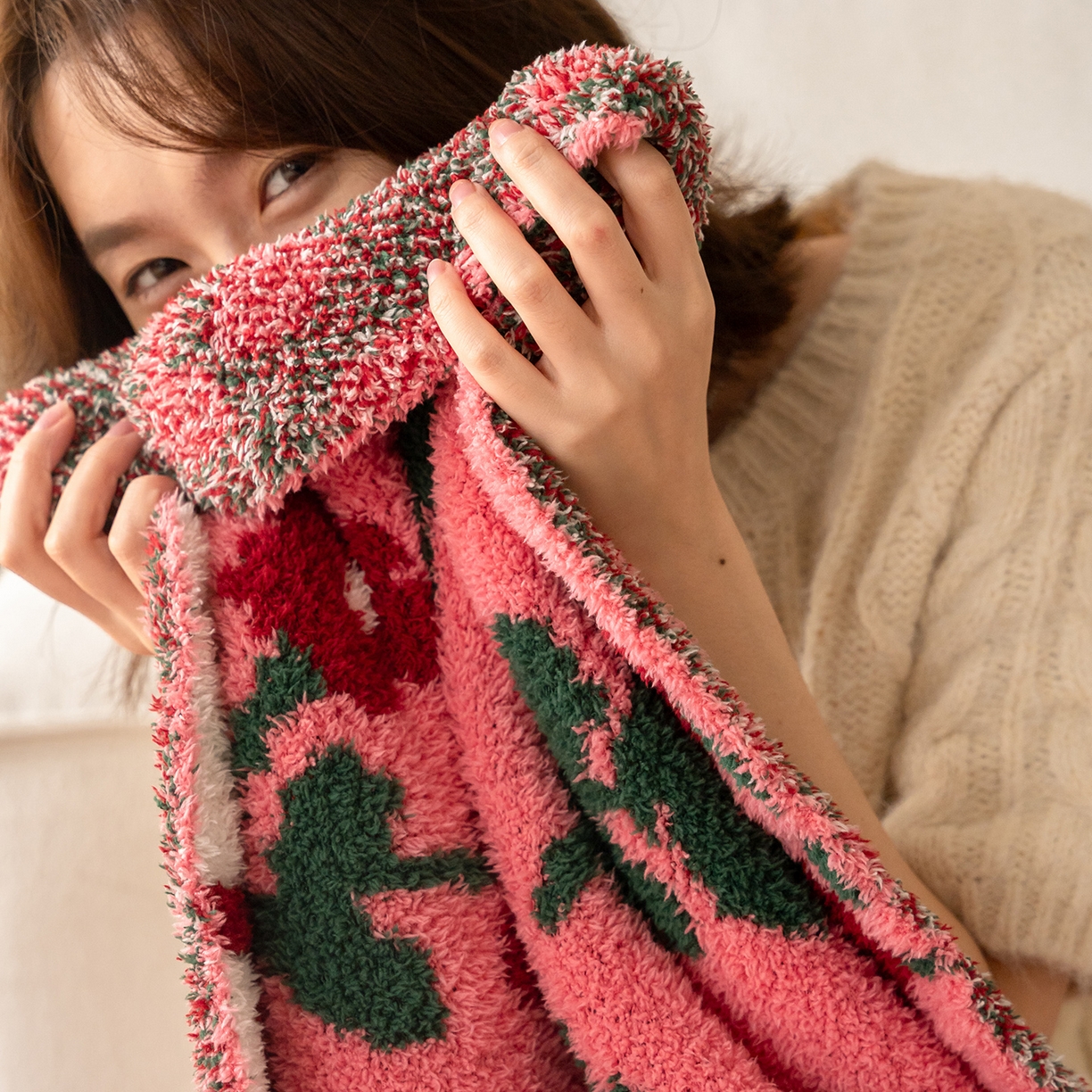 91家纺网 家纺一手货源 找家纺 多乐娜 2025新款原创设计半边绒毛毯盖毯沙发毯毯子 花漾溪岸