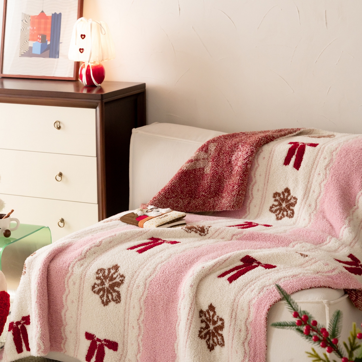 91家纺网 家纺一手货源 找家纺 多乐娜 2025新款原创设计半边绒毛毯盖毯沙发毯毯子 浆果蝴蝶结