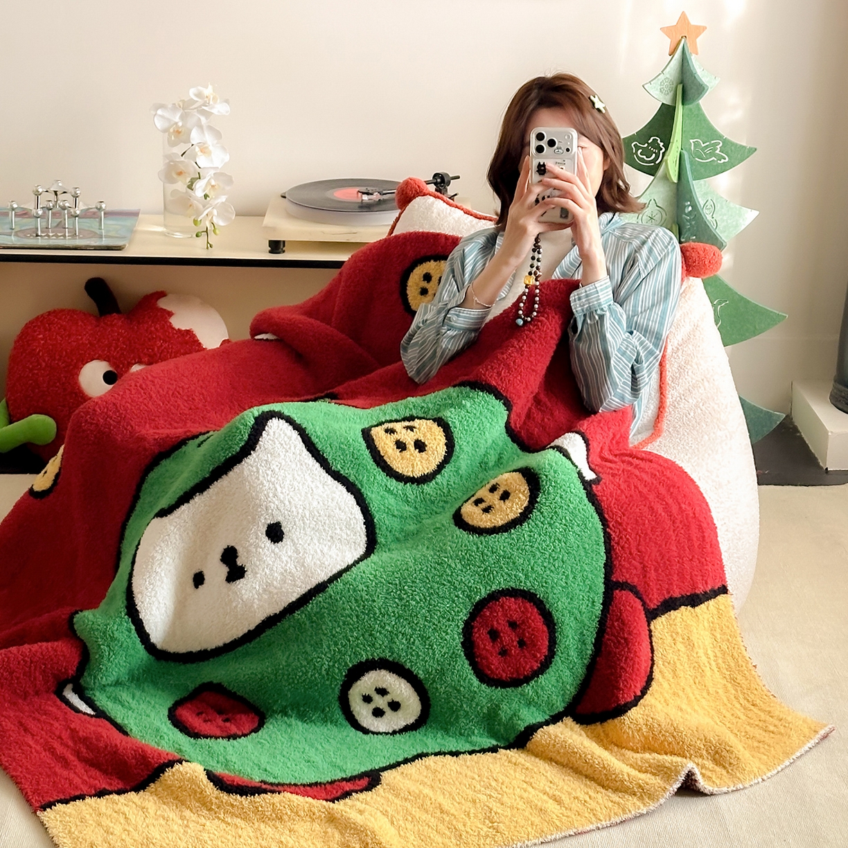 91家纺网 家纺一手货源 找家纺 多乐娜 2025新款原创设计半边绒毛毯盖毯沙发毯毯子 纽扣苹果