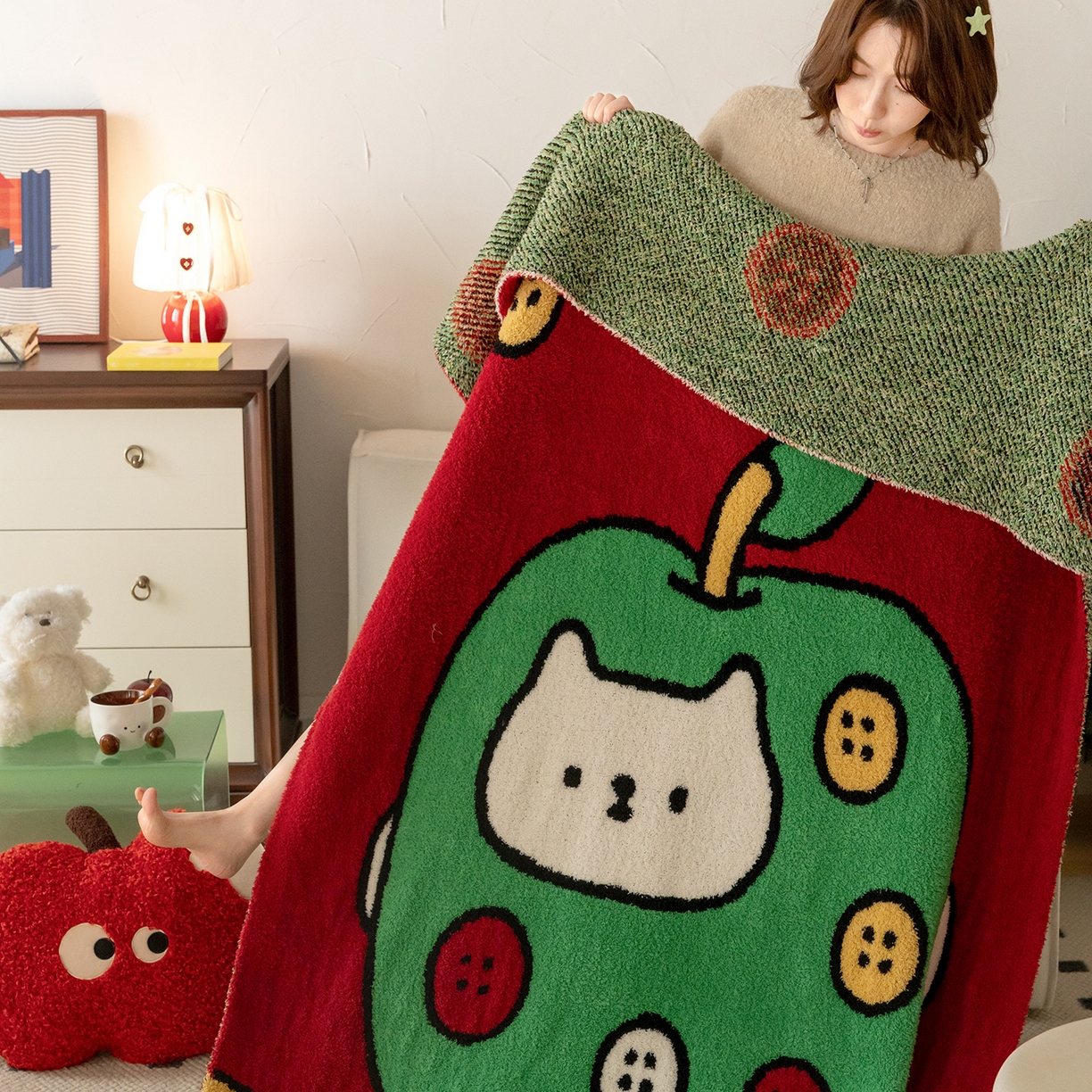 91家纺网 家纺一手货源 找家纺 多乐娜 2025新款原创设计半边绒毛毯盖毯沙发毯毯子 纽扣苹果