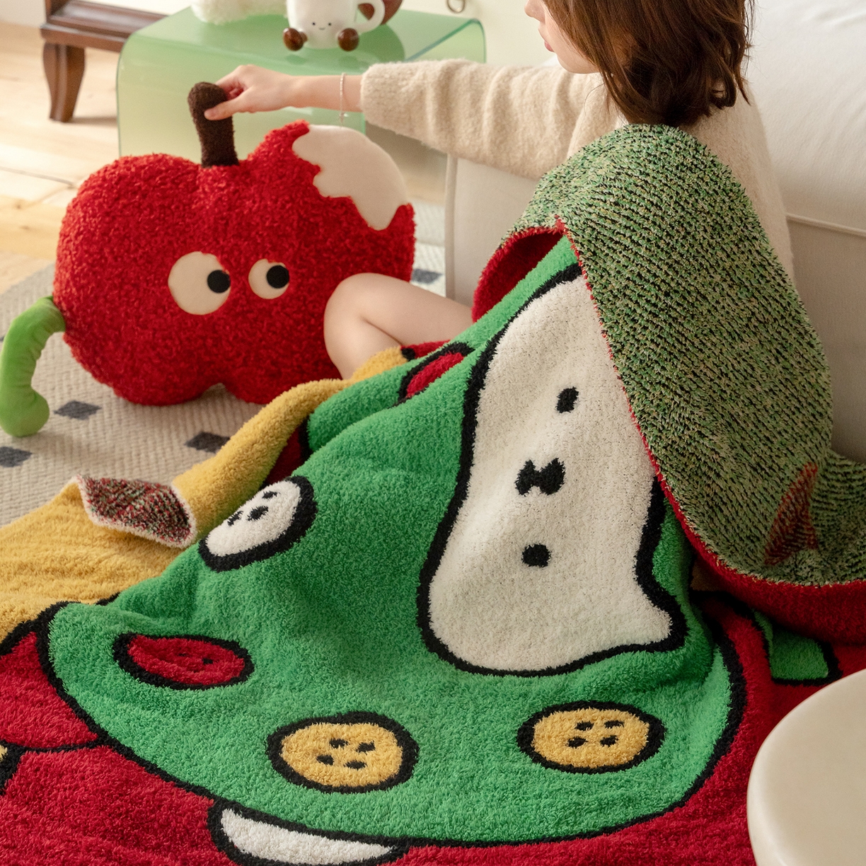 91家纺网 家纺一手货源 找家纺 多乐娜 2025新款原创设计半边绒毛毯盖毯沙发毯毯子 纽扣苹果