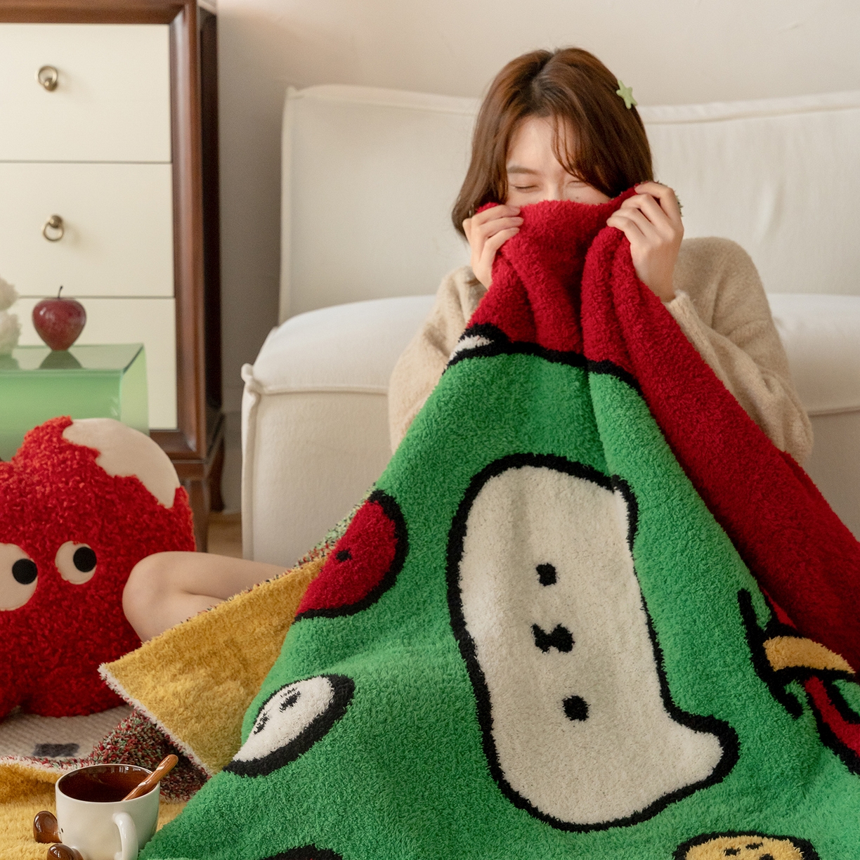 91家纺网 家纺一手货源 找家纺 多乐娜 2025新款原创设计半边绒毛毯盖毯沙发毯毯子 纽扣苹果