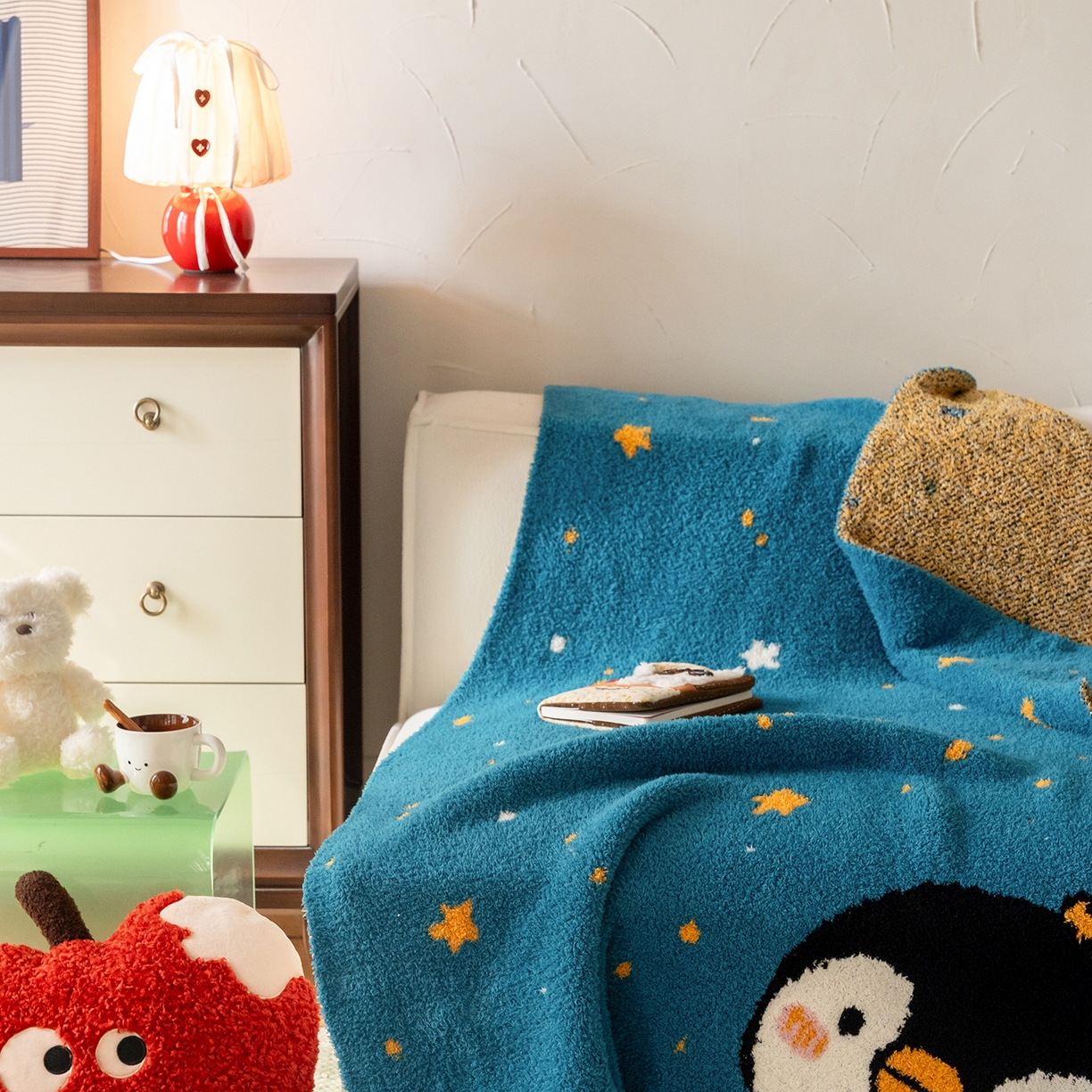 91家纺网 家纺一手货源 找家纺 多乐娜 2025新款原创设计半边绒毛毯盖毯沙发毯毯子 企鹅嘟嘟