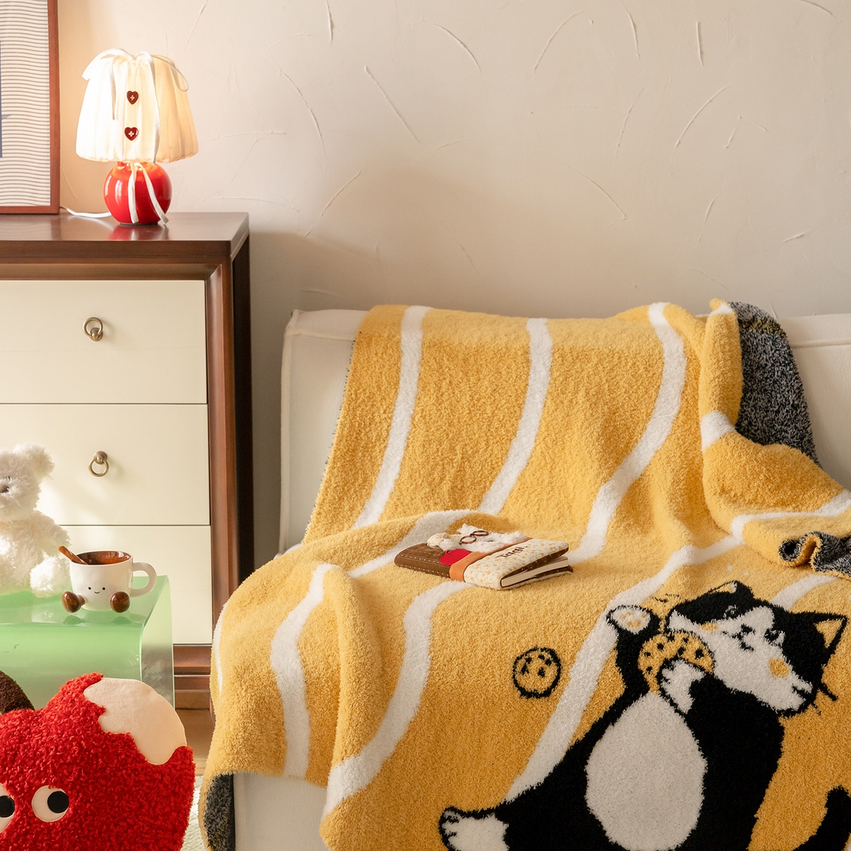 91家纺网 家纺一手货源 找家纺 多乐娜 2025新款原创设计半边绒毛毯盖毯沙发毯毯子 曲奇黑喵