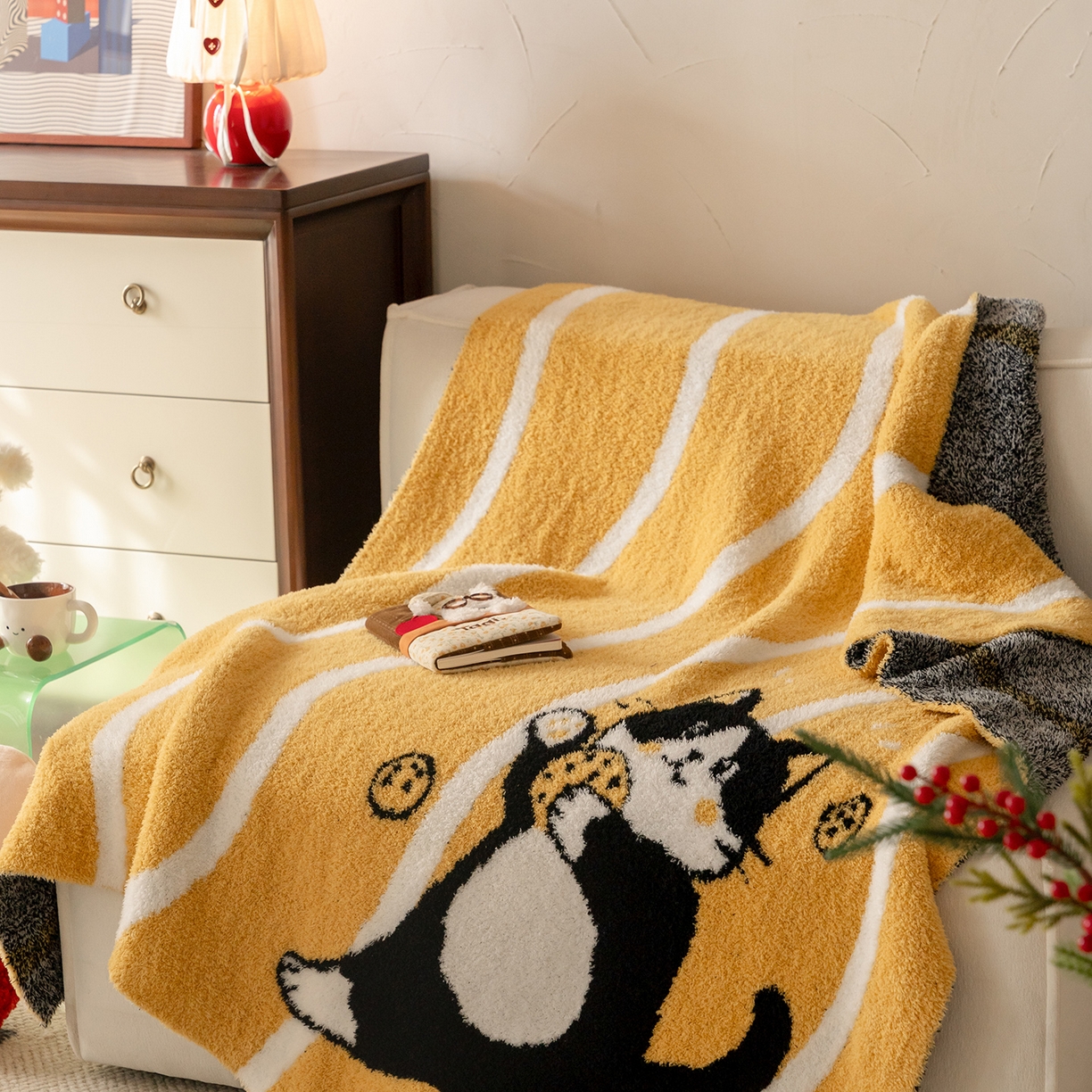 91家纺网 家纺一手货源 找家纺 多乐娜 2025新款原创设计半边绒毛毯盖毯沙发毯毯子 曲奇黑喵