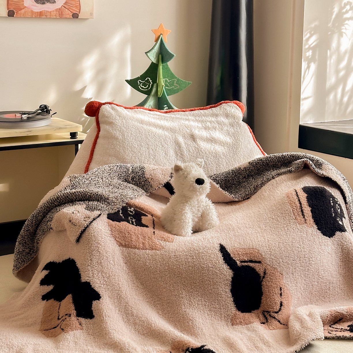 91家纺网 家纺一手货源 找家纺 多乐娜 2025新款原创设计半边绒毛毯盖毯沙发毯毯子 捉迷藏的喵