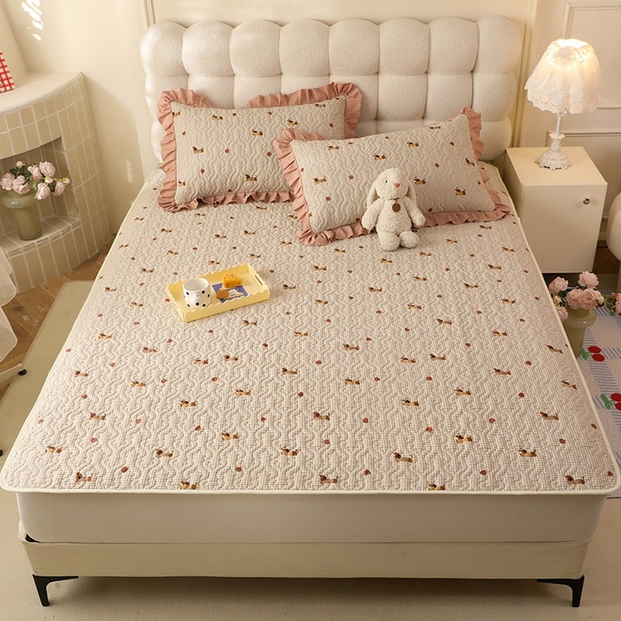 91家纺网 家纺一手货源 找家纺 美达家纺 新款A类全棉夹棉防滑可机洗床盖全棉直边软席款（可定制）快乐追梦