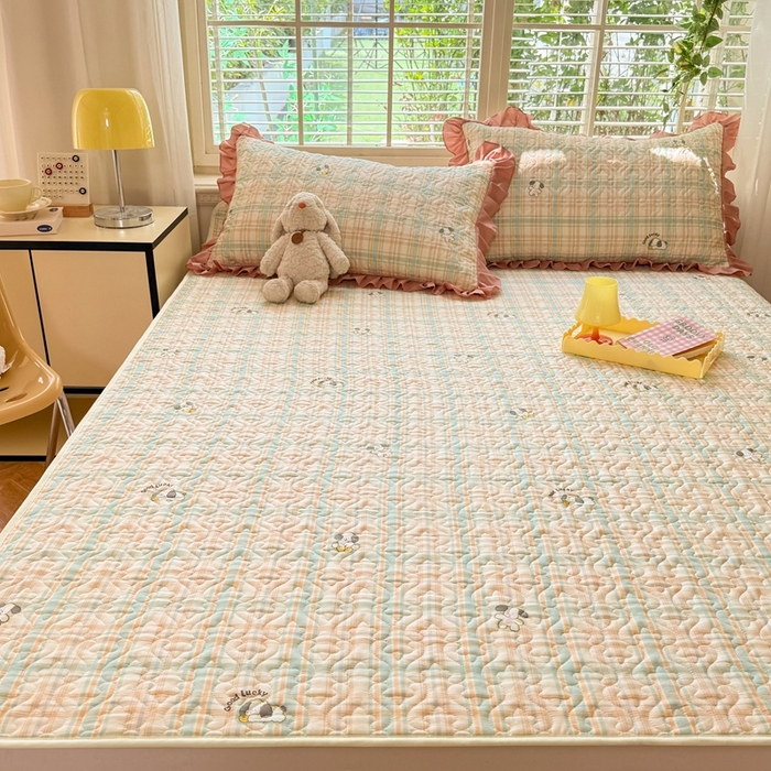 91家纺网 家纺一手货源 找家纺 美达家纺 新款A类全棉夹棉防滑可机洗床盖全棉直边软席款（可定制）格诺狗