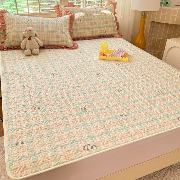 91家纺网 家纺一手货源 找家纺 美达家纺 新款A类全棉夹棉防滑可机洗床盖全棉直边软席款（可定制）格诺狗