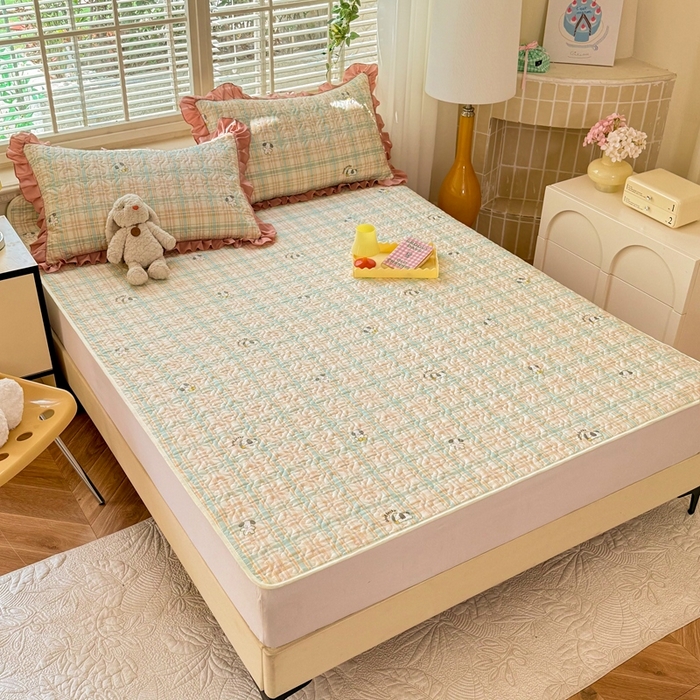 91家纺网 家纺一手货源 找家纺 美达家纺 新款A类全棉夹棉防滑可机洗床盖全棉直边软席款（可定制）格诺狗