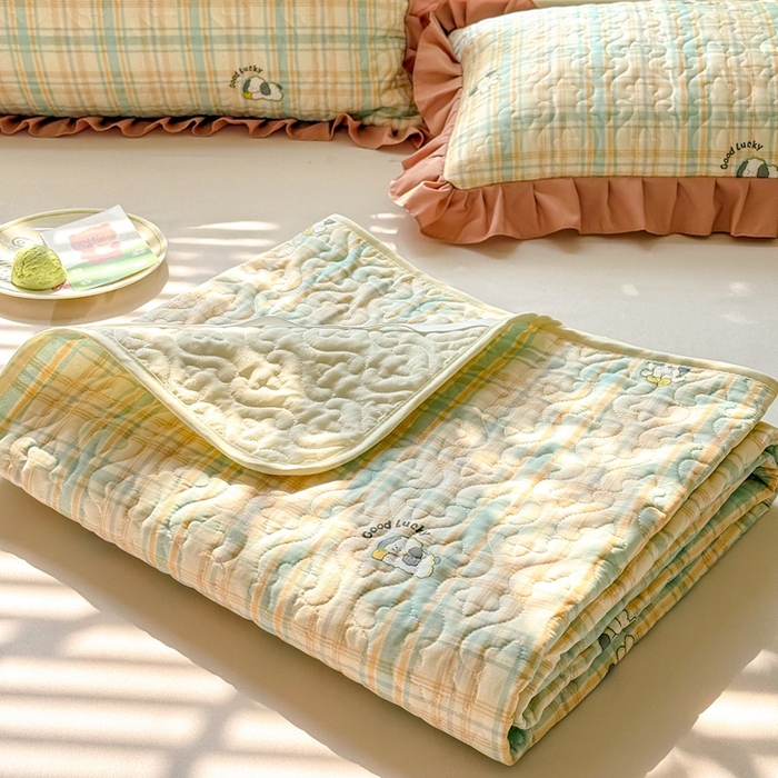 91家纺网 家纺一手货源 找家纺 美达家纺 新款A类全棉夹棉防滑可机洗床盖全棉直边软席款（可定制）格诺狗