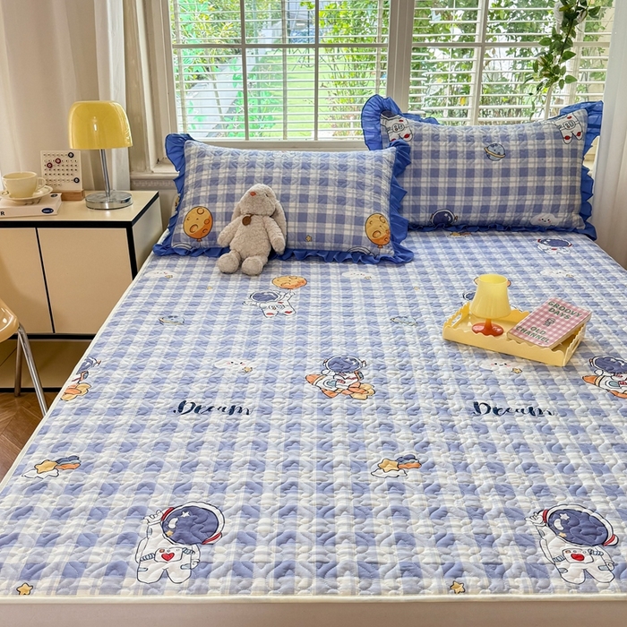 91家纺网 家纺一手货源 找家纺 美达家纺 新款A类全棉夹棉防滑可机洗床盖全棉直边软席款（可定制）太空驿站