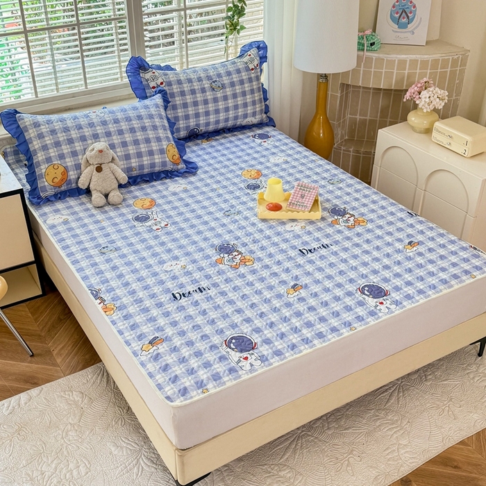 91家纺网 家纺一手货源 找家纺 美达家纺 新款A类全棉夹棉防滑可机洗床盖全棉直边软席款（可定制）太空驿站