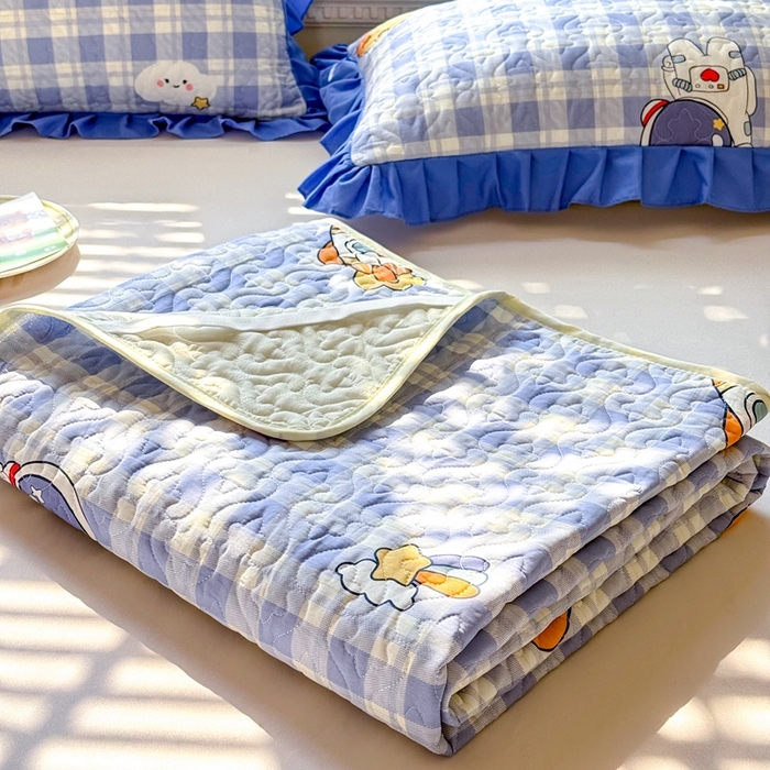 91家纺网 家纺一手货源 找家纺 美达家纺 新款A类全棉夹棉防滑可机洗床盖全棉直边软席款（可定制）太空驿站