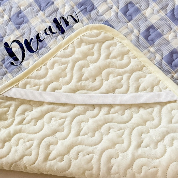 91家纺网 家纺一手货源 找家纺 美达家纺 新款A类全棉夹棉防滑可机洗床盖全棉直边软席款（可定制）太空驿站