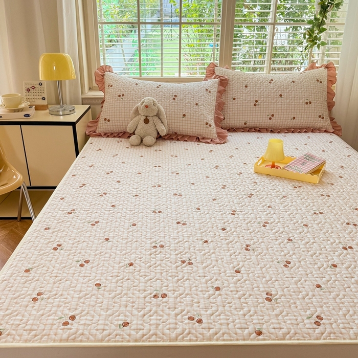 91家纺网 家纺一手货源 找家纺 美达家纺 新款A类全棉夹棉防滑可机洗床盖全棉直边软席款（可定制）香颂