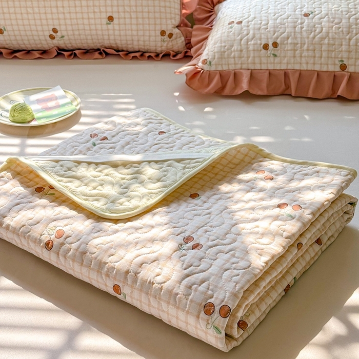 91家纺网 家纺一手货源 找家纺 美达家纺 新款A类全棉夹棉防滑可机洗床盖全棉直边软席款（可定制）香颂