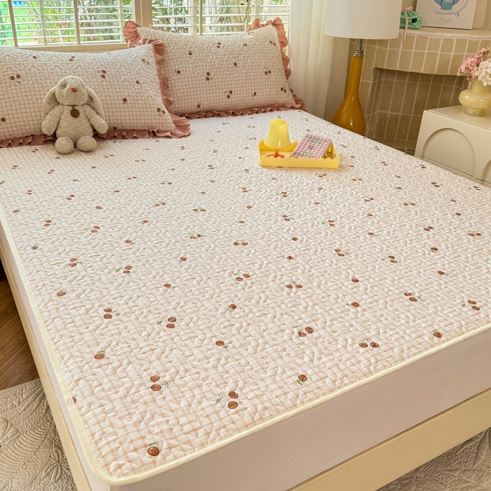 91家纺网 家纺一手货源 找家纺 美达家纺 新款A类全棉夹棉防滑可机洗床盖全棉直边软席款（可定制）香颂