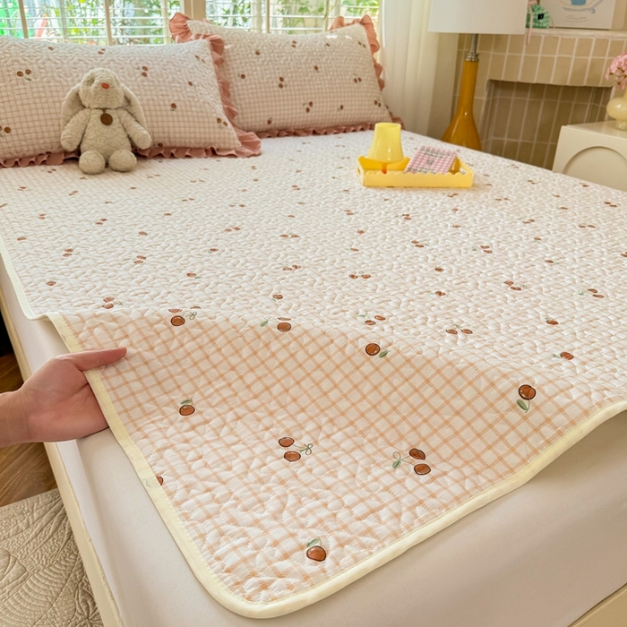 91家纺网 家纺一手货源 找家纺 美达家纺 新款A类全棉夹棉防滑可机洗床盖全棉直边软席款（可定制）香颂