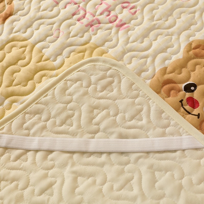 91家纺网 家纺一手货源 找家纺 美达家纺 新款A类全棉夹棉防滑可机洗床盖全棉直边软席款（可定制）黄油小熊