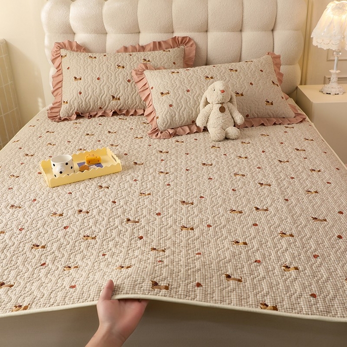 91家纺网 家纺一手货源 找家纺 美达家纺 新款A类全棉夹棉防滑可机洗床盖全棉直边软席款（可定制）快乐追梦