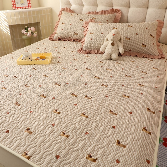 91家纺网 家纺一手货源 找家纺 美达家纺 新款A类全棉夹棉防滑可机洗床盖全棉直边软席款（可定制）快乐追梦