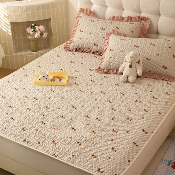 91家纺网 家纺一手货源 找家纺 美达家纺 新款A类全棉夹棉防滑可机洗床盖全棉直边软席款（可定制）快乐追梦