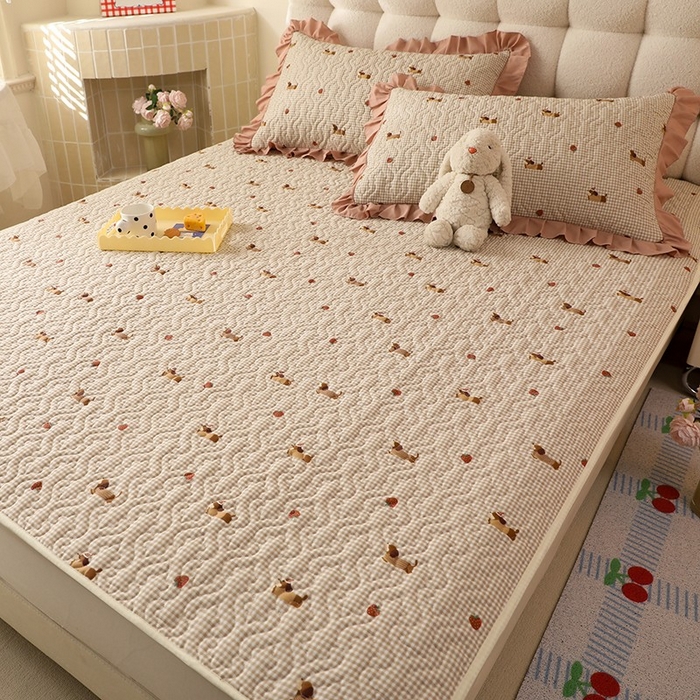 91家纺网 家纺一手货源 找家纺 美达家纺 新款A类全棉夹棉防滑可机洗床盖全棉直边软席款（可定制）快乐追梦