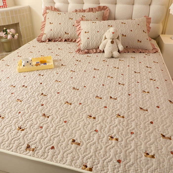 91家纺网 家纺一手货源 找家纺 美达家纺 新款A类全棉夹棉防滑可机洗床盖全棉直边软席款（可定制）快乐追梦