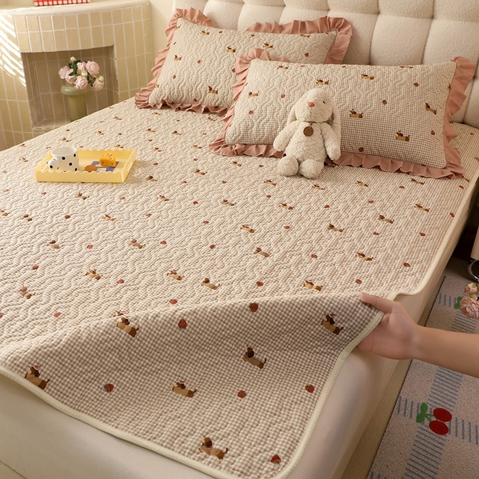 91家纺网 家纺一手货源 找家纺 美达家纺 新款A类全棉夹棉防滑可机洗床盖全棉直边软席款（可定制）快乐追梦