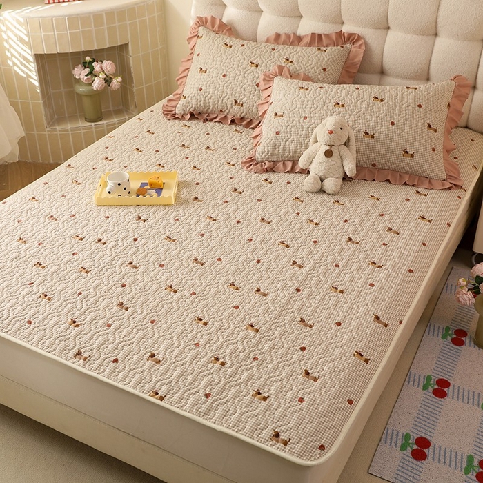 91家纺网 家纺一手货源 找家纺 美达家纺 新款A类全棉夹棉防滑可机洗床盖全棉直边软席款（可定制）快乐追梦