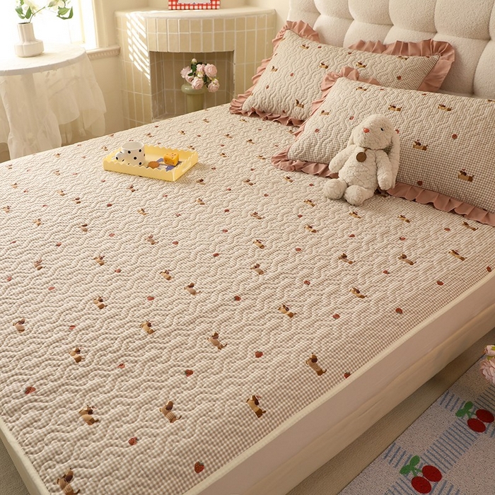 91家纺网 家纺一手货源 找家纺 美达家纺 新款A类全棉夹棉防滑可机洗床盖全棉直边软席款（可定制）快乐追梦