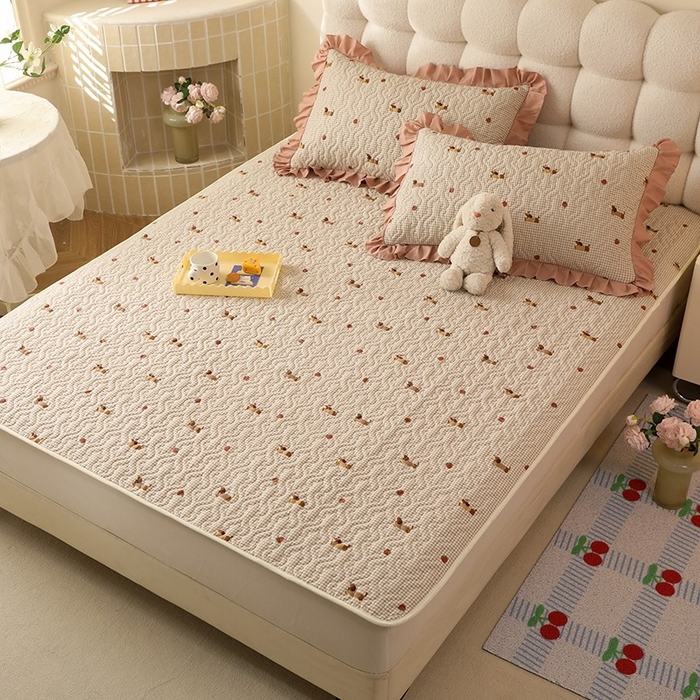 91家纺网 家纺一手货源 找家纺 美达家纺 新款A类全棉夹棉防滑可机洗床盖全棉直边软席款（可定制）快乐追梦