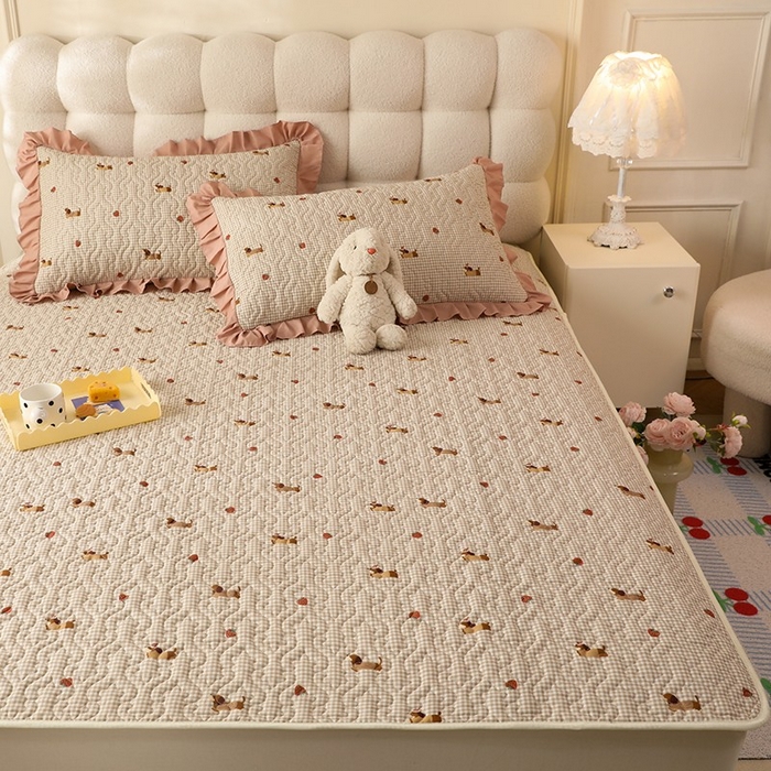 91家纺网 家纺一手货源 找家纺 美达家纺 新款A类全棉夹棉防滑可机洗床盖全棉直边软席款（可定制）快乐追梦