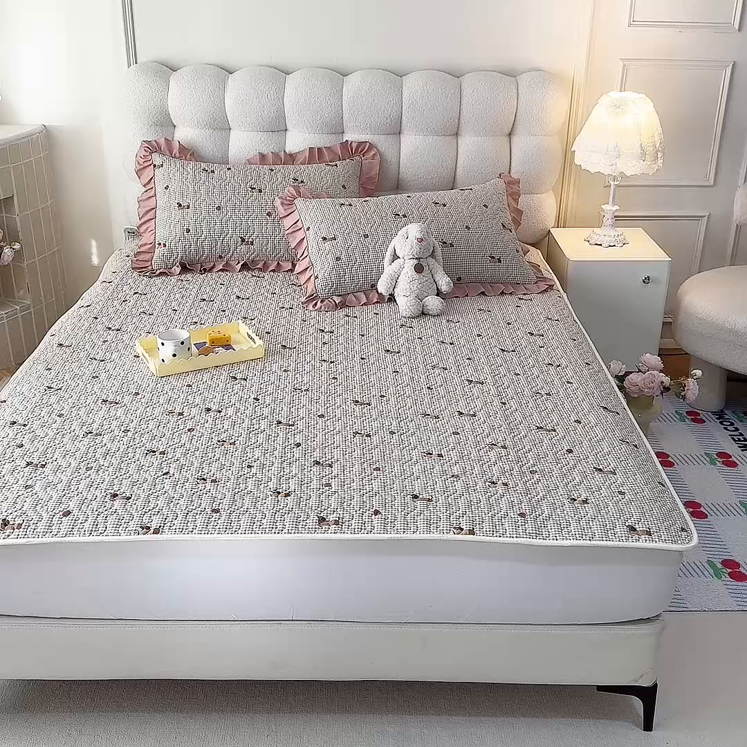 91家纺网 家纺一手货源 找家纺 美达家纺 新款A类全棉夹棉防滑可机洗床盖全棉直边软席款（可定制）快乐追梦