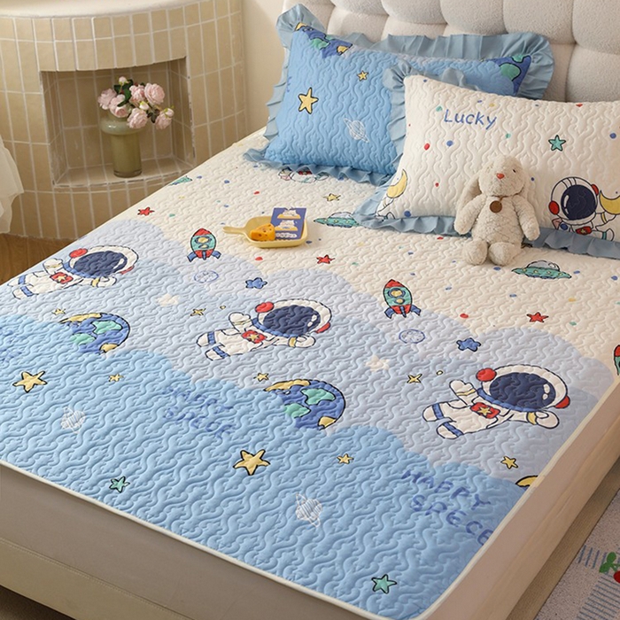 91家纺网 家纺一手货源 找家纺 美达家纺 新款A类全棉夹棉防滑可机洗床盖全棉直边软席款（可定制）太空卫士