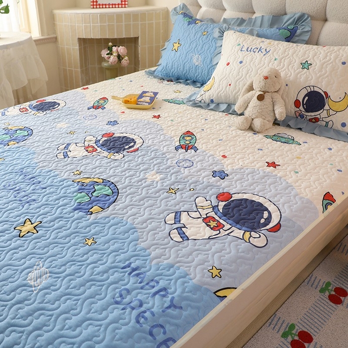 91家纺网 家纺一手货源 找家纺 美达家纺 新款A类全棉夹棉防滑可机洗床盖全棉直边软席款（可定制）太空卫士