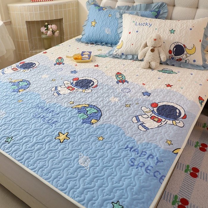 91家纺网 家纺一手货源 找家纺 美达家纺 新款A类全棉夹棉防滑可机洗床盖全棉直边软席款（可定制）太空卫士