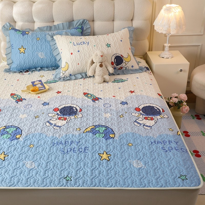 91家纺网 家纺一手货源 找家纺 美达家纺 新款A类全棉夹棉防滑可机洗床盖全棉直边软席款（可定制）太空卫士