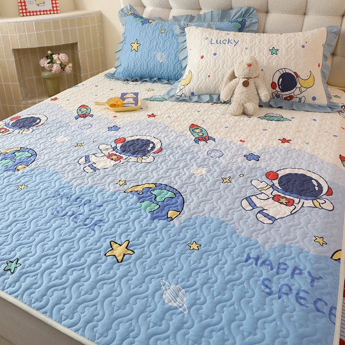 91家纺网 家纺一手货源 找家纺 美达家纺 新款A类全棉夹棉防滑可机洗床盖全棉直边软席款（可定制）太空卫士