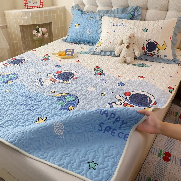 91家纺网 家纺一手货源 找家纺 美达家纺 新款A类全棉夹棉防滑可机洗床盖全棉直边软席款（可定制）太空卫士