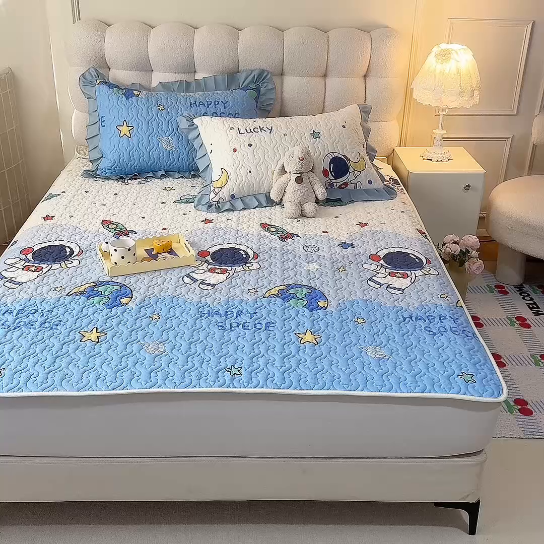 91家纺网 家纺一手货源 找家纺 美达家纺 新款A类全棉夹棉防滑可机洗床盖全棉直边软席款（可定制）太空卫士