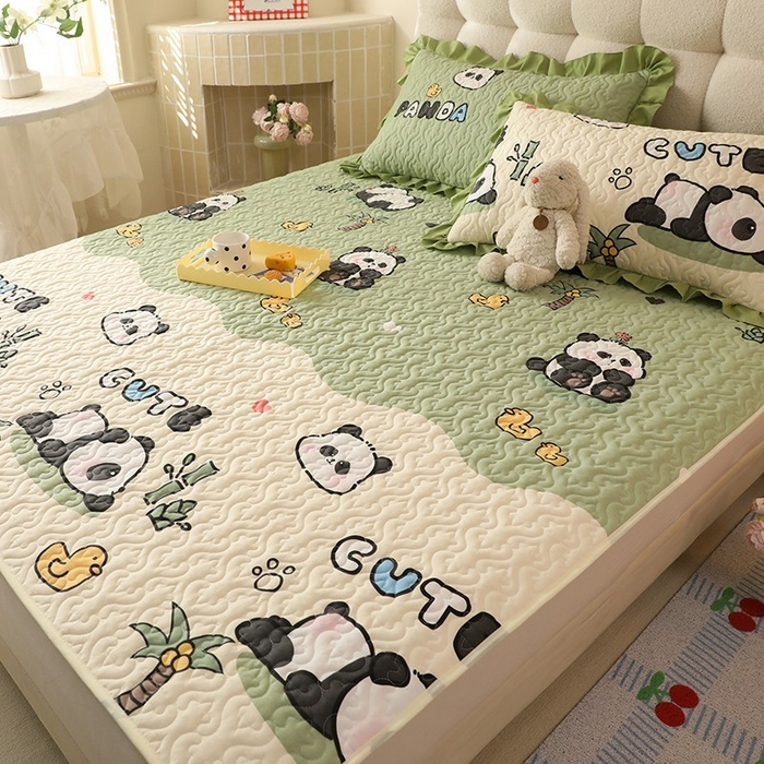 91家纺网 家纺一手货源 找家纺 美达家纺 新款A类全棉夹棉防滑可机洗床盖全棉直边软席款（可定制）熊猫戏水